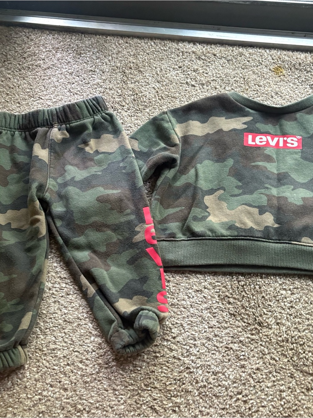 Levi's Kids Camo Jogger Set in Green and Brown